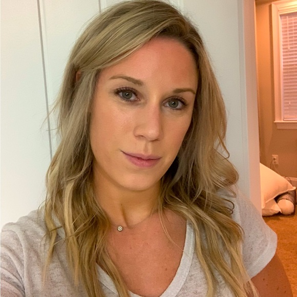 Meet your Posher, Laura - Picture 1 of 1